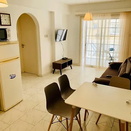 Makenzi شقة لارنكا